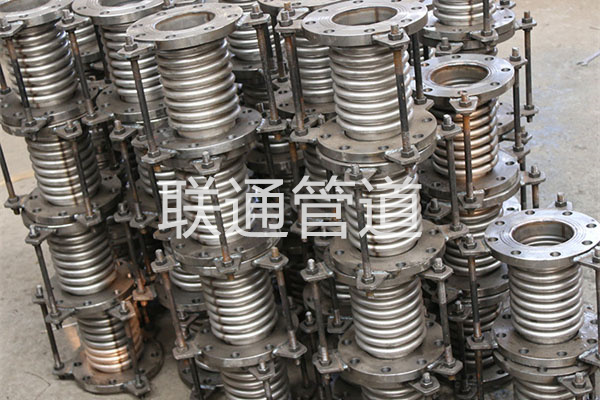 蒸汽管道补偿器安装详图