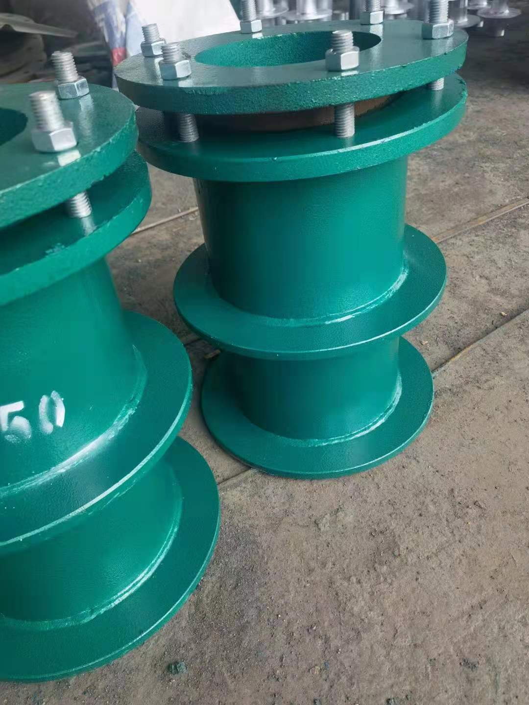 柔性防水套管正好可以解决两种问题