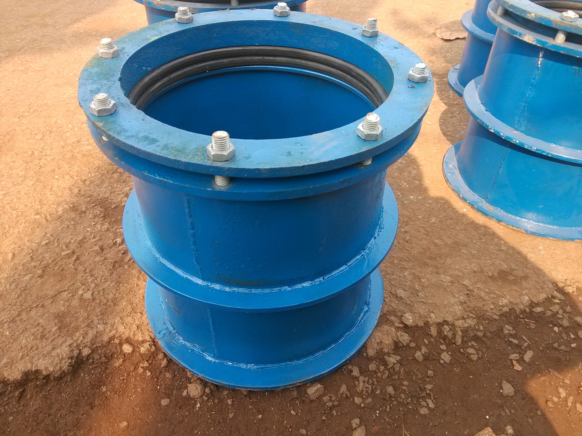 柔性防水套管在一定的地域具有解决地质崩塌对管道的损害